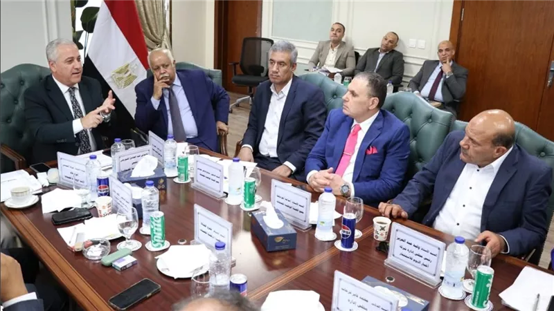 لوضع خارطة طريق التطوير.. الوطنية للصحافة تبحث سبل حل مشاكل المؤسسات القومية