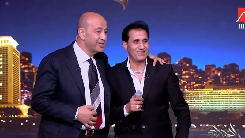 «آه لو لعبت يا زمالك واتغيرت الأحوال» .. دويتو غنائي يجمع عمرو أديب وأحمد شيبة