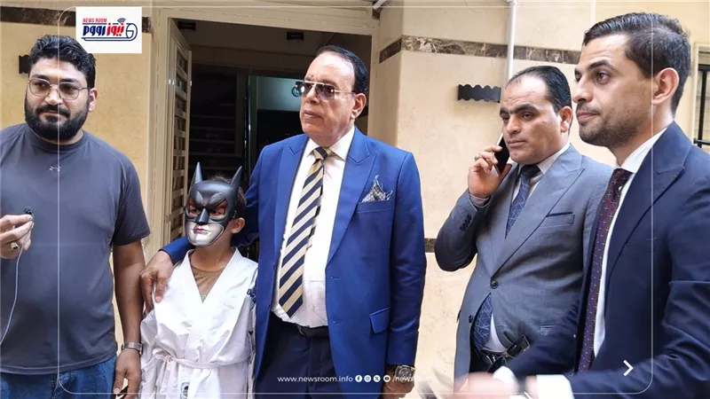 بقناع باتمان وبدلة كاراتيه.. أول ظهور للطفل ضحية الاعتداء على يد مدربه بالفيوم