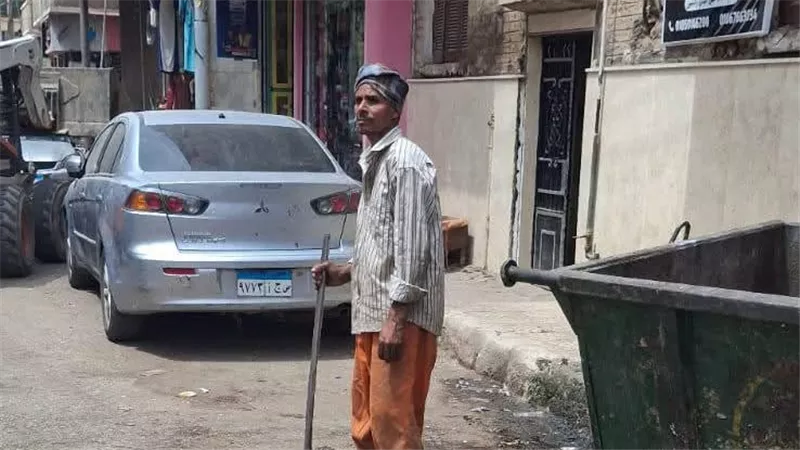 استجابة لأهالي قنا.. رفع مخلفات سوق ليبيا بسبب تراكمه في الحاويات | صور