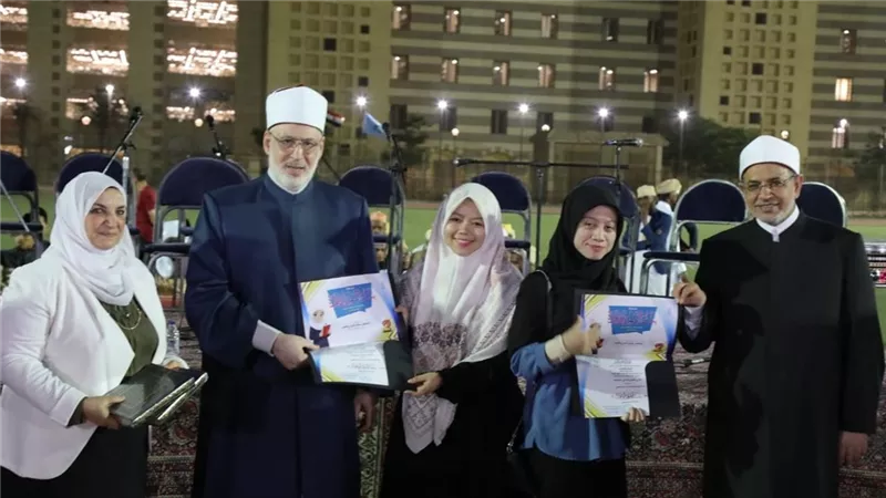 وكيل الأزهر ورئيس الجامعة ورئيس القطاع يشهدون احتفالية مدن البعوث بذكرى المولد