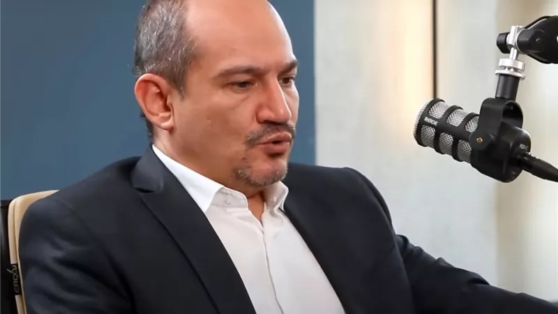 نجل مسؤول عسكري إيراني يلّمح لاحتمال اغتيال خامنئي.. ماذا يجري في الكواليس؟