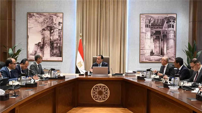 مدبولي يوجه بتعزيز التحول الرقمي لتسهيل إجراءات التصديق على المحررات بالخارجية