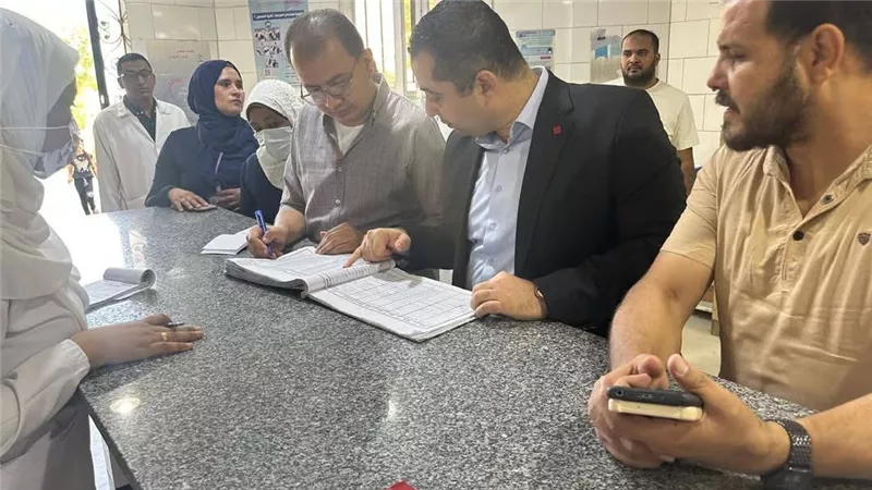 جولة ميدانية مفاجئة لمديرة إدارة قنا الصحية لمتابعة أداء وحدات الرعاية الأولية