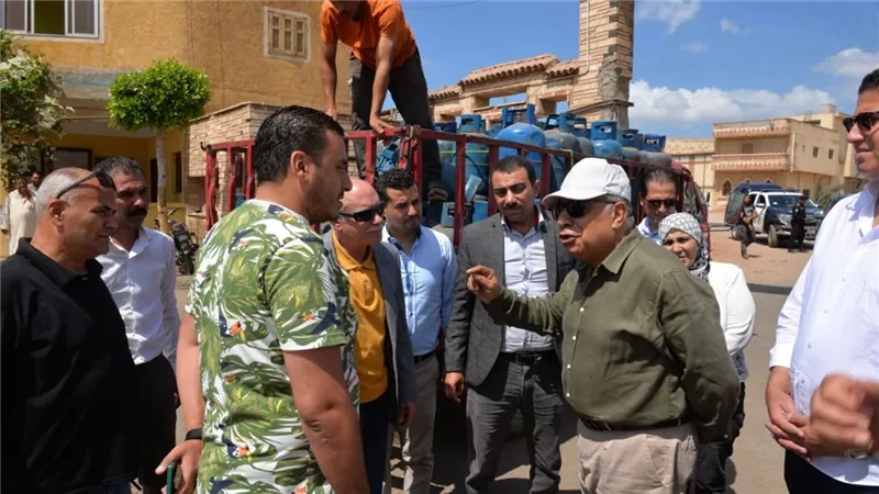للتأكد من المواصفات.. محافظ الدقهلية يفاجئ محطة تعبئة أسطوانات الغاز بقلابشو