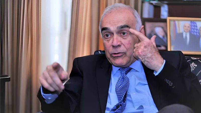 السفير محمد كامل عمرو يكشف تناقض الرواية الأمريكية حول قصف قطر
