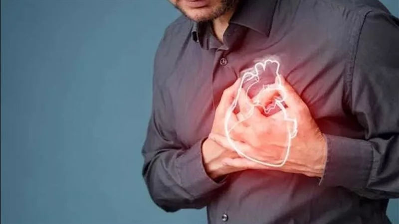 لا تتجاهلها! علامات يومية تحذيرية قبل النوبة القلبية 