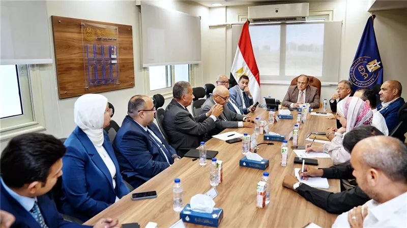 هيئة الدواء تجتمع مع جهاز الدمغة الطبية لمناقشة تحديات دعم الصناعة الوطنية