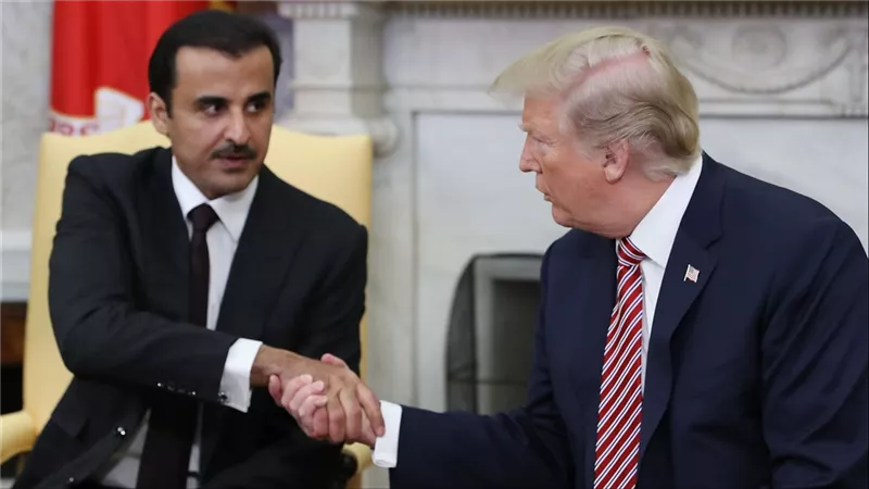 أمير قطر يتلقى اتصالا هاتفيا من ترامب لبحث الأوضاع في المنطقة 