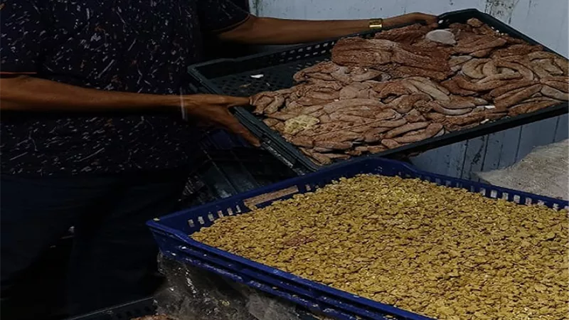 غير صالحة للاستهلاك الآدمي.. ضبط 3 أطنان برجر وسجق وعجينة كفتة ودهون بالهرم