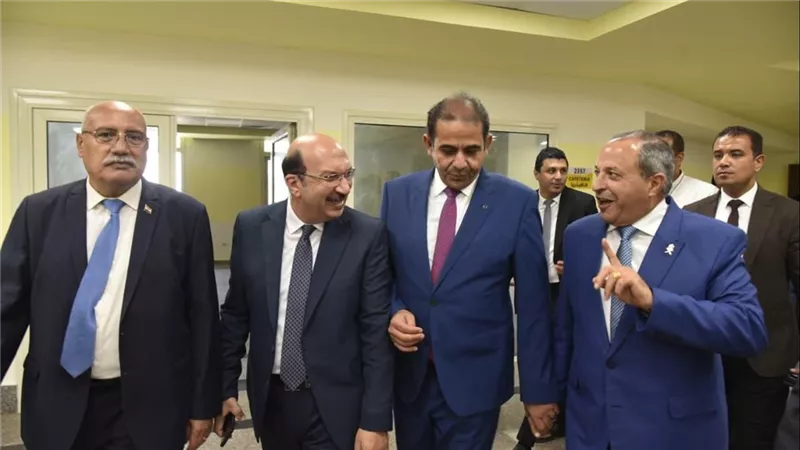 10 أسرة عناية جديدة.. محافظ بورسعيد يفتتح التشغيل التجريبي للمستشفى الجامعي  