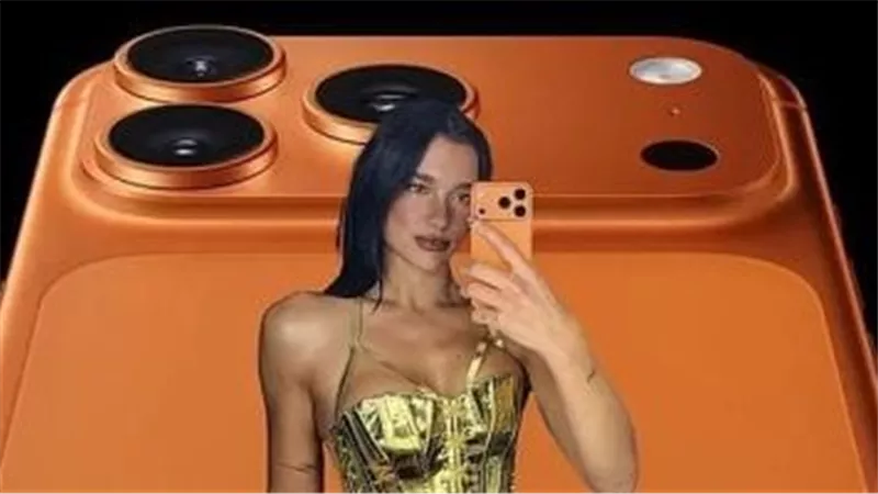 قبل طرحه رسمياً.. دوا ليبا أول من يستخدم iPhone 17 Pro البرتقالى