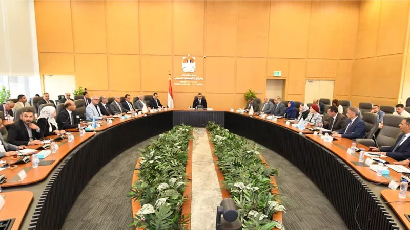 وزير الإسكان يصدر حزمة من التوجيهات لرؤساء المدن.. تفاصيل 