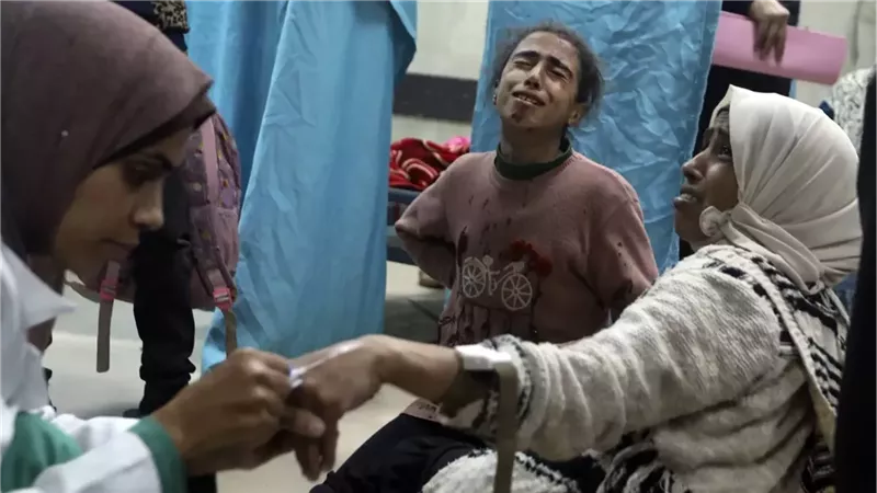مصر تواصل استقبال وعلاج الجرحى الفلسطينيين وتسهيل عودة العائدين إلى غزة