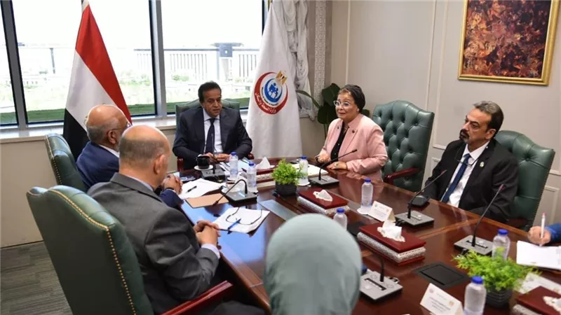 وزير الصحة يستقبل المدير التنفيذي لمصر بالبنك الدولي لبحث التعاون المشترك