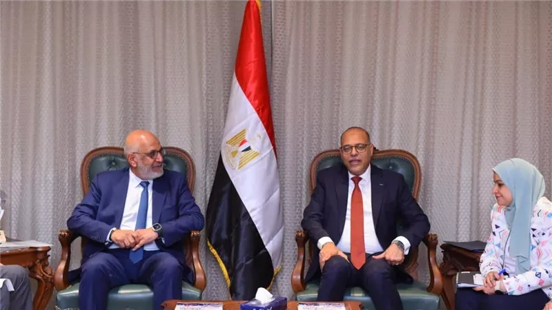 وزير العمل يبحث مع وفد البنك الدولي آليات تعزيز التعاون المشترك