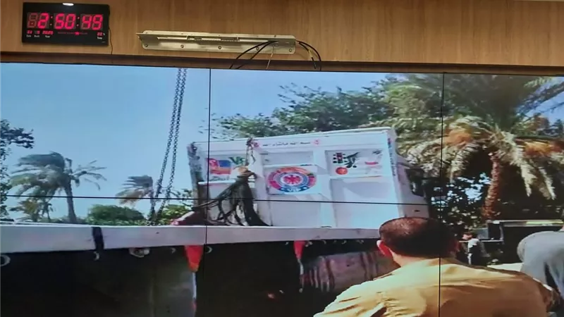 انتشال سيارة  نقل بعد سقوطها في ترعة الابراهيمية ببني سويف