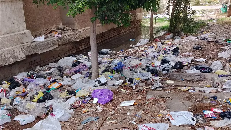مياه الصرف تغمر مساكن العاملين في دمياط: دعوات عاجلة للتدخل لحل الأزمة