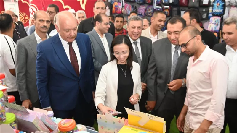 بتخفيضات تصل لـ 30%.. محافظ البحيرة تفتتح ثالث معارض أهلا مدارس بكفر الدوار