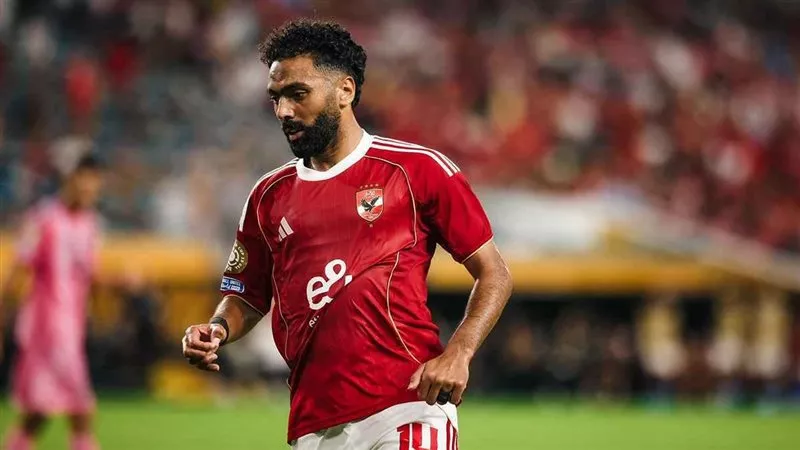 لاعب الأهلي السابق: الشحات الأحق بالمشاركة أساسيًا ويجيد الظهور في القمم