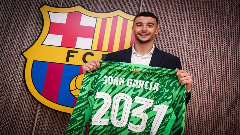 أول الجوائز بقميص برشلونة.. جارسيا يحصد لقب أفضل صاعدٍ بأغسطس