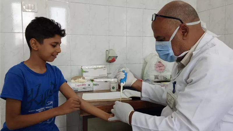 تقديم أكثر من 2300 خدمة طبية مجانية لأهالي غياضة الشرقية بقافلة 