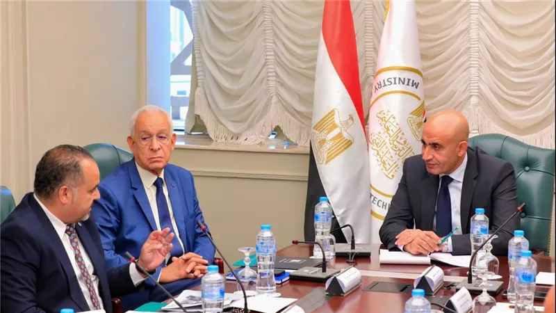 وزير التعليم يلتقى بوفد من مؤسسة 