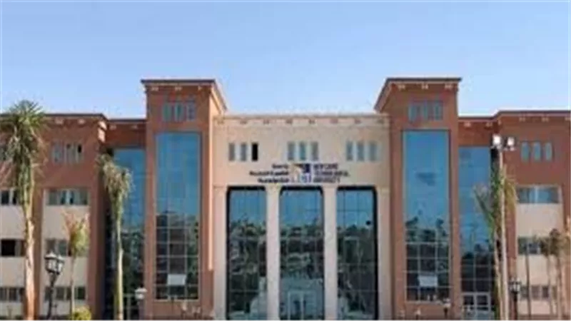 رئيس جامعة القاهرة يرد على أزمة «تجارة إنجليزي»: فتح تحقيق ومحاسبة المسؤول 