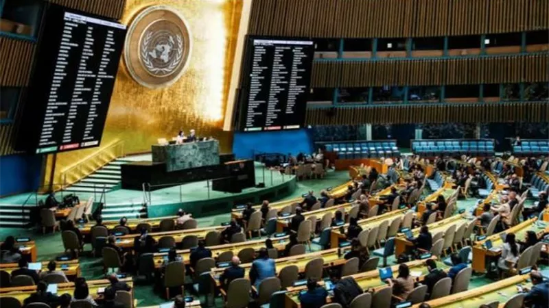 هآرتس: إسرائيل تهاجم العالم أجمع والدعم الأمريكي لن ينفعها بل سيضرها