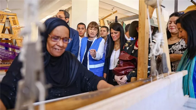 وزيرة التخطيط وضع حجر الأساس لمصنع تربية ديدان القز وإنتاج الحرير الطبيعي بقنا