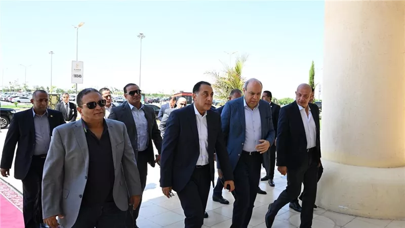رئيس الوزراء يختتم جولته بالمتحف المصري ويتابع سير العمل بالأتوبيس الترددى|صور