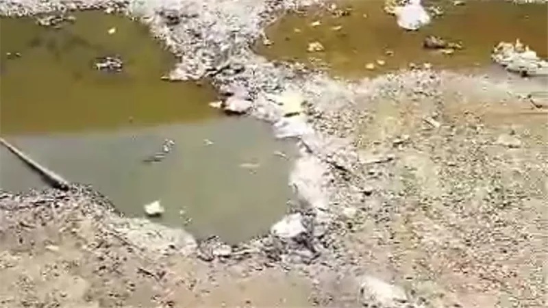مأساة تتجدد..أزمة الصرف الصحي تواصل تهديد حياة أهالي قسم شرطة ثاني دمياط
