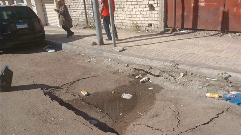 إصلاح كسر وهبوط أرضي بشارع محمد شفيق في الإسكندرية