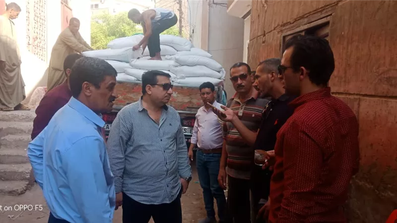 ضبط 30 طن سكر تمويني قبل بيعه في السوق السوداء بطهطا