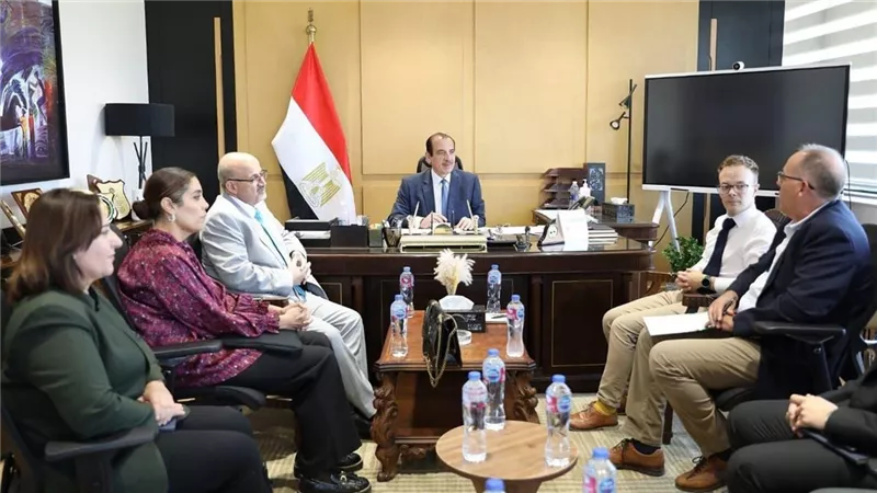 الصحة تبحث مع اللجنة الدولية للاعتماد في مكافحة مقاومة المضادات الحيوية