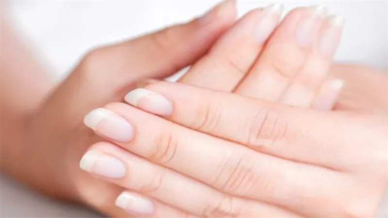 تغيرات في الأظافر قد تشير إلى مشاكل صحية خطيرة.. احذرها