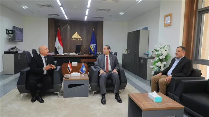 محافظ دمياط يلتقى مساعد وزير التعليم لمتابعة آخر الاستعدادات للعام الدراسى