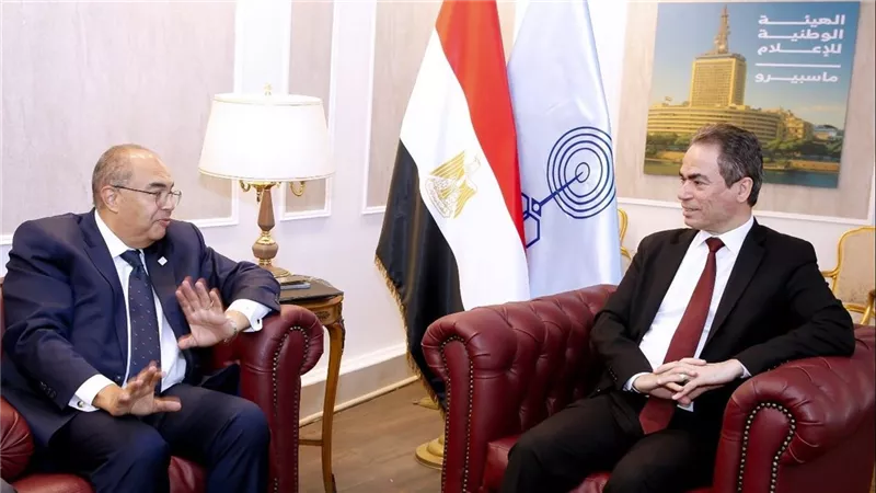 وصول الدكتور محمود محيي الدين قبيل بدء صالون ماسبيرو الثقافي