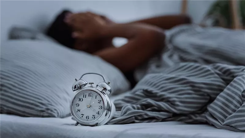 5 عادات يومية بسيطة تدمر خلايا الدماغ بصمت.. احذريها