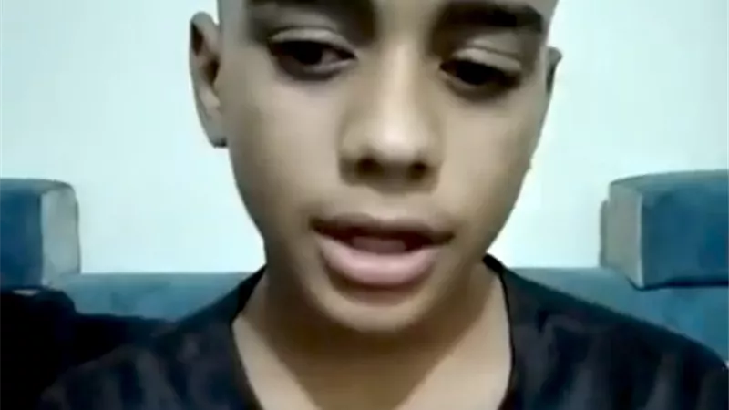 توفت والدته يوم تكريمه بحفظ القرآن.. 