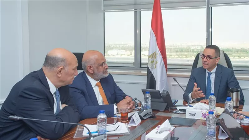 وزير الاستثمار يلتقى وفد البنك الدولي لاستعراض سبل تنمية وتطوير الشراكة 