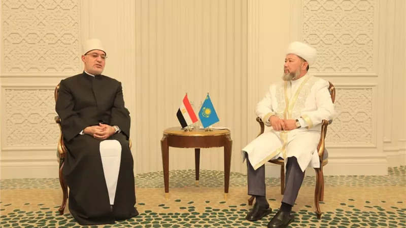 مفتي الجمهورية يلتقي نظيره الكازاخي لبحث التعاون في مجالات الفتوى 