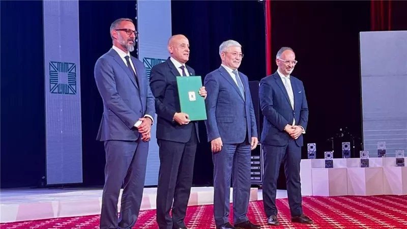 التنمية المحلية ومحافظ الأقصر يتسلمان جائزة الآغا خان العالمية للعمارة 