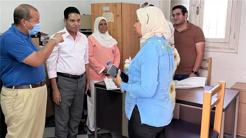 وكيل صحة الأقصر يتابع القافلة الطبية المجانية بوحدة الطارف ويشدد على جودة الخد