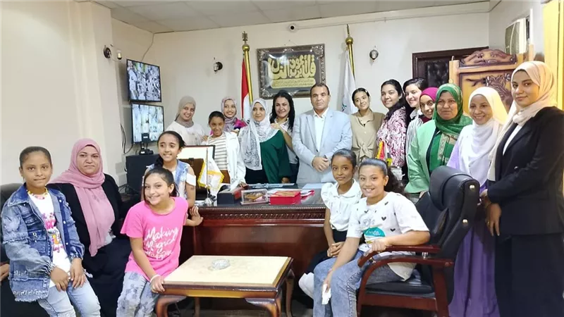 رئيس مدينة أرمنت يستقبل فريق مشروع 