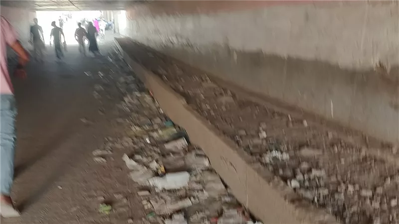قبل أيام من العام الجامعي الجديد.. طلاب وأهالي بنها يستغيثون بسبب نفق كفر سعد