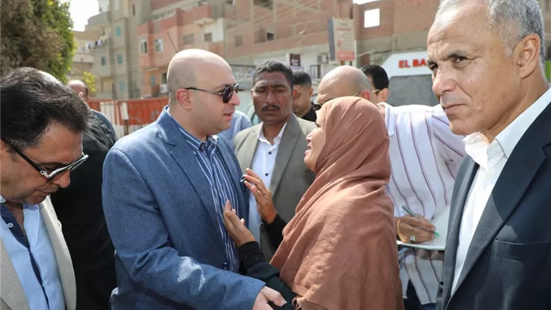 محافظ بني سويف يوجه بتلبية احتياجات سيدة ورعاية نجلها من ذوي الهمم