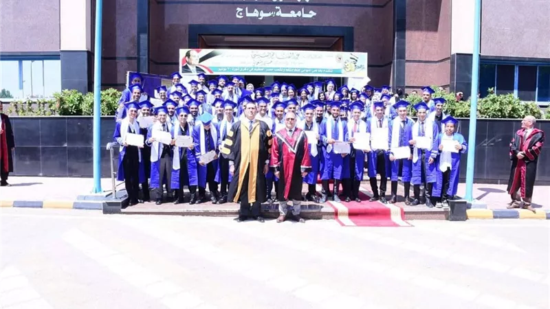 جامعتي سوهاج والمصرية للتعلم الإلكتروني الأهلية يحتفلان بتخرج دفعة جديدة 