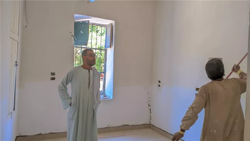 بتكلفة نصف مليون جنيه.. أهالي القلمينا بقنا يجددون المدرسة الإبتدائية بالقرية