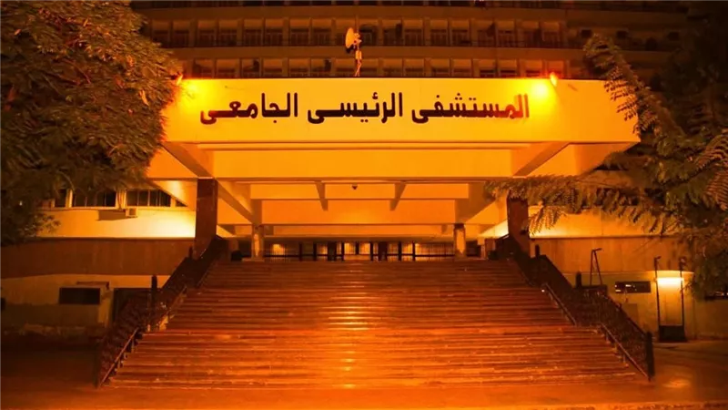 مستشفى جامعة أسيوط يضيء باللون البرتقالي احتفالا باليوم العالمي لسلامة المرضى
